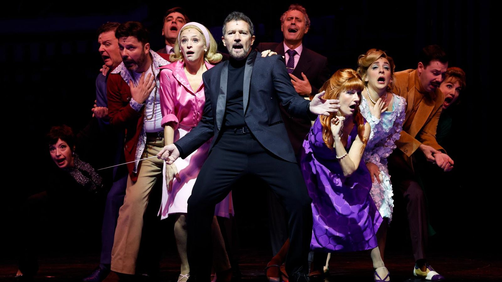 Banderas reabre el Teatro Albéniz con el musical 'Company' | Ver