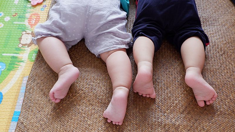 El parto diferido de los mellizos prematuros de Barcelona - Hablando claro | Ver