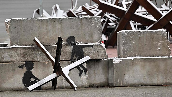 Telediario 1 - Banksy insufla vida en las ciudades más castigadas de Ucrania con al menos siete obras