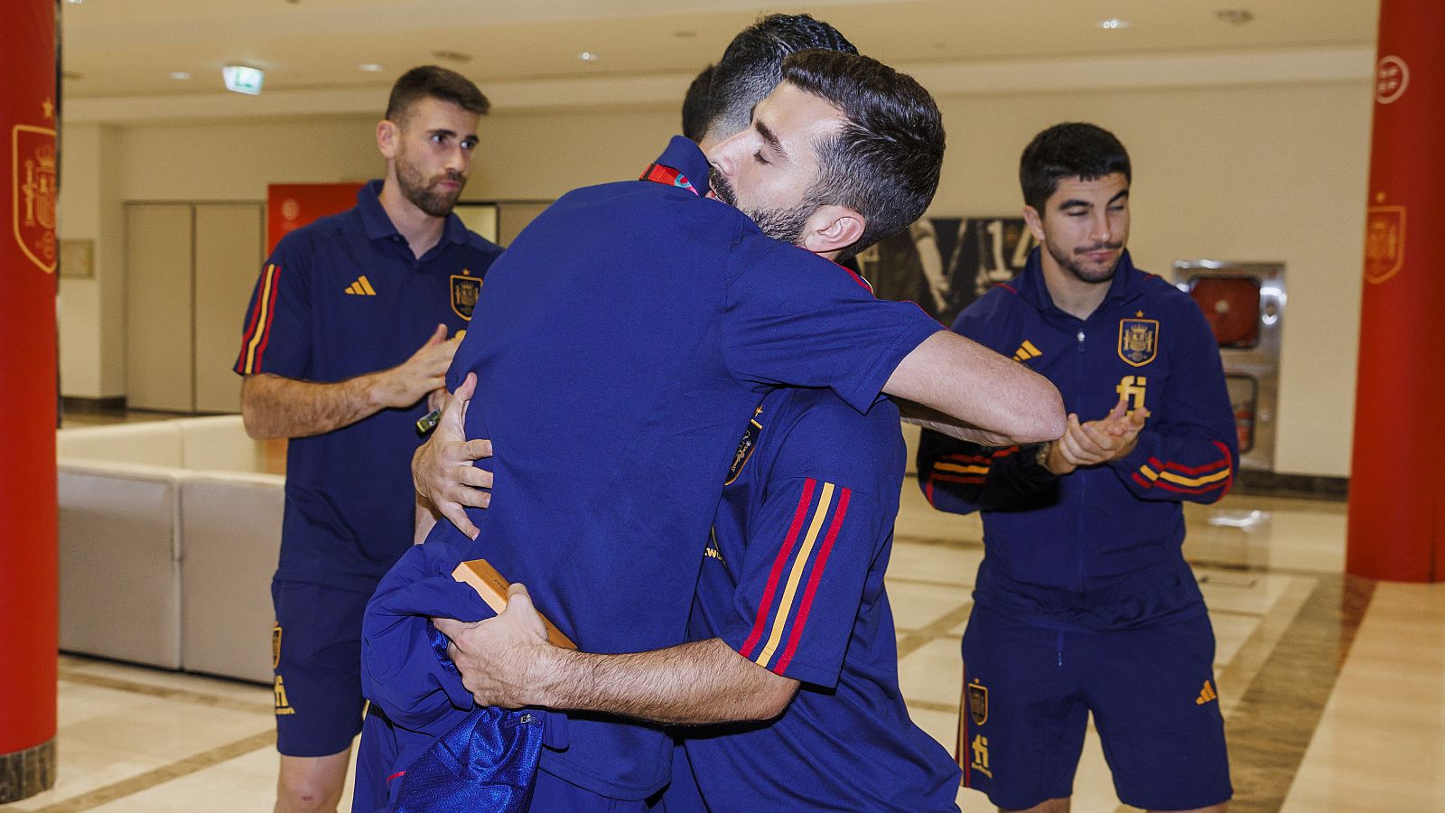 España despide a Gayá entre aplausos