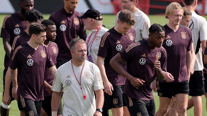 Telediario 1 - La selección alemana lucirá el brazalete arcoiris