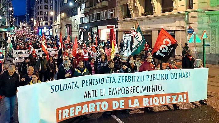 Informativo 24h - Manifestación de pensionistas, sindicatos vascos y organizaciones sociales contra el empobrecimiento de la clase trabajadora