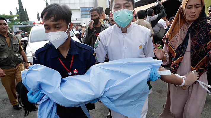 Informativo 24h - Al menos 56 muertos por un terremoto en la provincia de Java, la más poblada de Indonesia