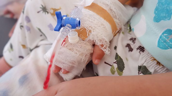 Telediario 1 - La ola de bronquiolitis en niños presiona las urgencias pediátricas mientras los hospitales buscan soluciones