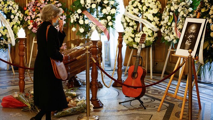 Telediario 1 - El "legado de belleza" de Pablo Milanés reúne a familiares, amigos y centenares de admiradores
