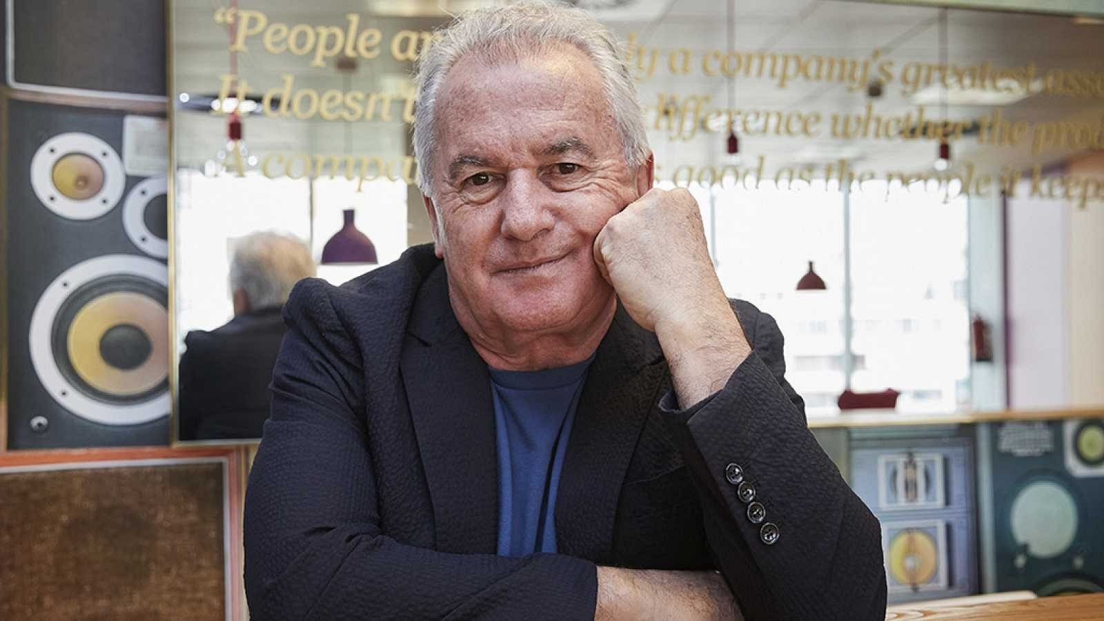 Víctor Manuel celebra sus 75 años con un disco con sus mejores temas y rodeado de amigos | Ver