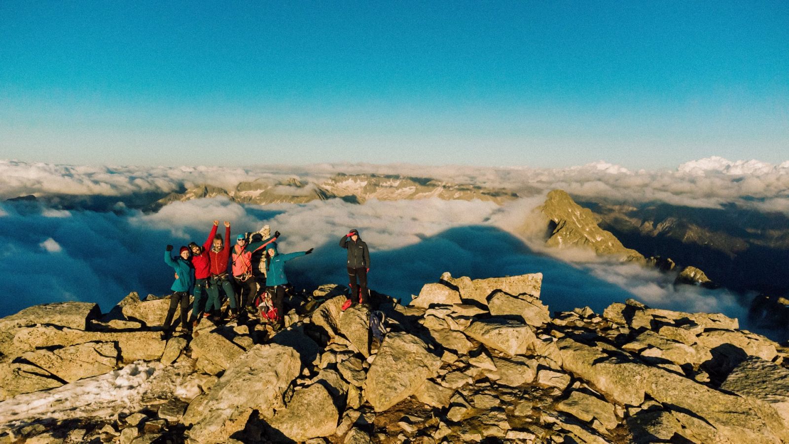 Transpirinenca - Capítol 6: Del refugi de Conangles fins a la Tuc de Meiières -  Veure ara