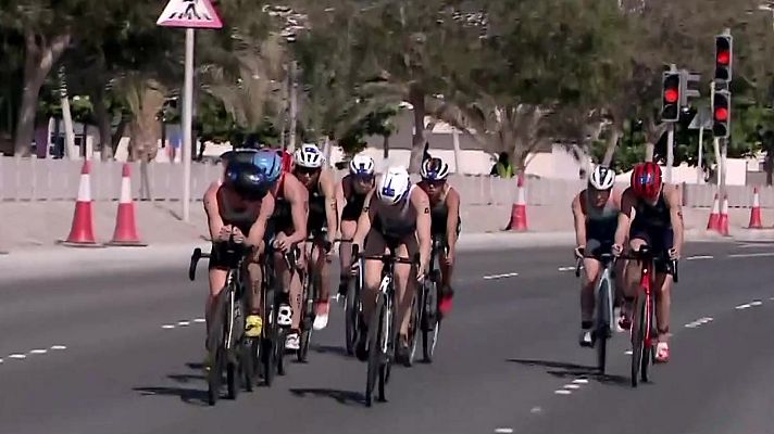 Triatlón - ITU World Series. Élite femenino final prueba Abu Dhabi