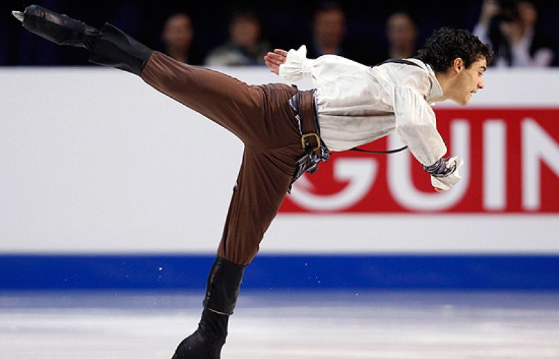 El patinador español Javier Fernández ha firmado el mejor puesto en la historia del patinaje español en un Europeo. Con este logro, ha conseguido dos plazas para España en los próximos Europeos.