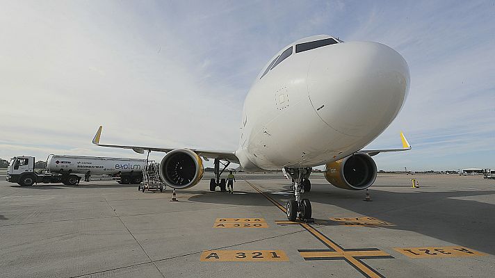 Telediario 1 - Ensayo pionero en Sevilla para propulsar aviones con combustible producido a partir de huesos de aceituna