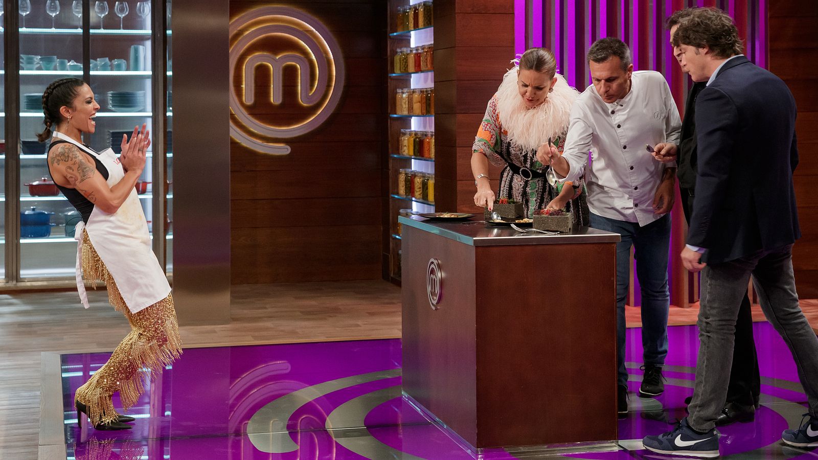 Lorena Castell se concentra y triunfa en el "Sigue al Chef"