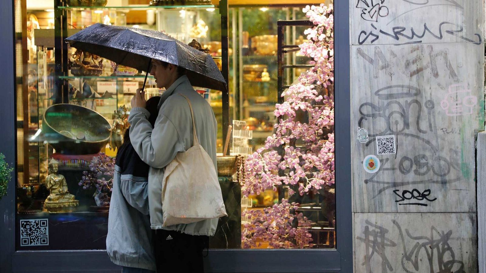 Lluvia en el tercio noroeste del país y fuerte viento en varias zonas