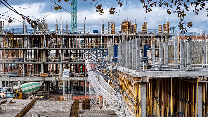 Telediario 1 - El euríbor sigue al alza en noviembre y encarece las hipotecas variables en más de 200 euros