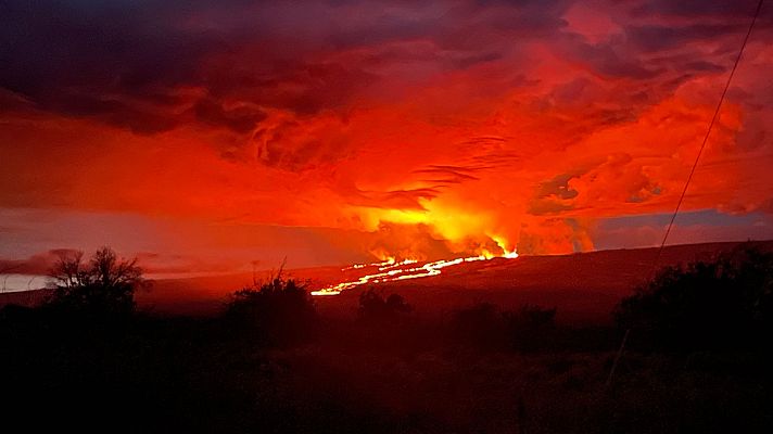 Telediario 1 - El despertar del volcán Mauna Loa en Hawái no entraña peligro para la población