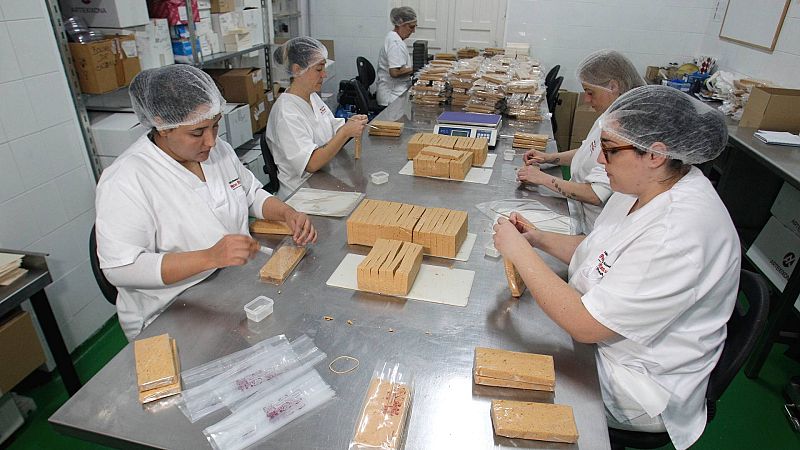 El paro baja en noviembre en 33.500 personas con el inicio de la campaña navideña