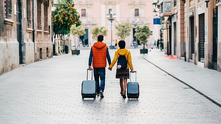 Telediario 1 - Madrid, Barcelona y Sevilla: las ciudades favoritas para el puente de diciembre