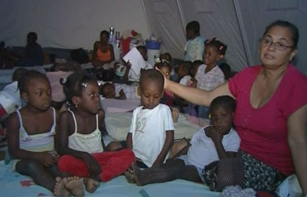  - Niños deambulando solos en Haití