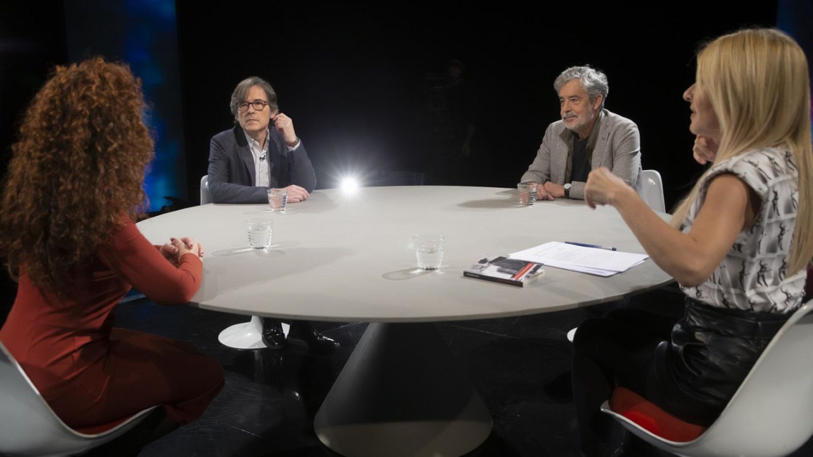 Versión española - Coloquio: Los muertos no se tocan, nene! - ver ahora