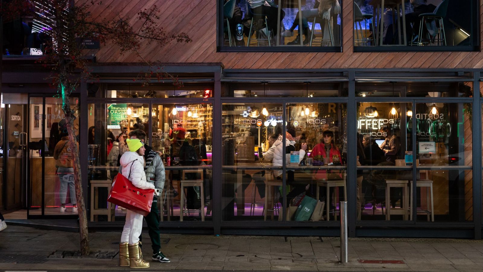 En Navarra, los restaurantes han alcanzado el 100% de ocupación de cara a las cenas celebradas en el fin de semana del 16 y 17 de diciembre, una semana antes de Navidad, según la Asociación de Hostelería y Turismo de esta comunidad