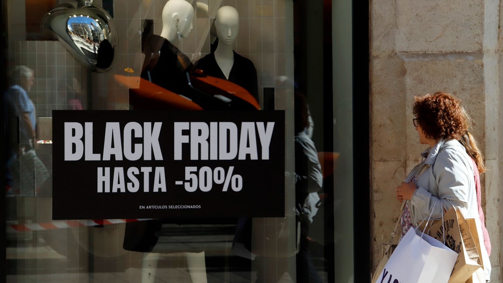 Tras el 'Black Friday' surge el 'Spanish Friday', una iniciativa apoyada por más de 500 empresas españolas que buscan fomentar el consumo de productos y servicios nacionales.
