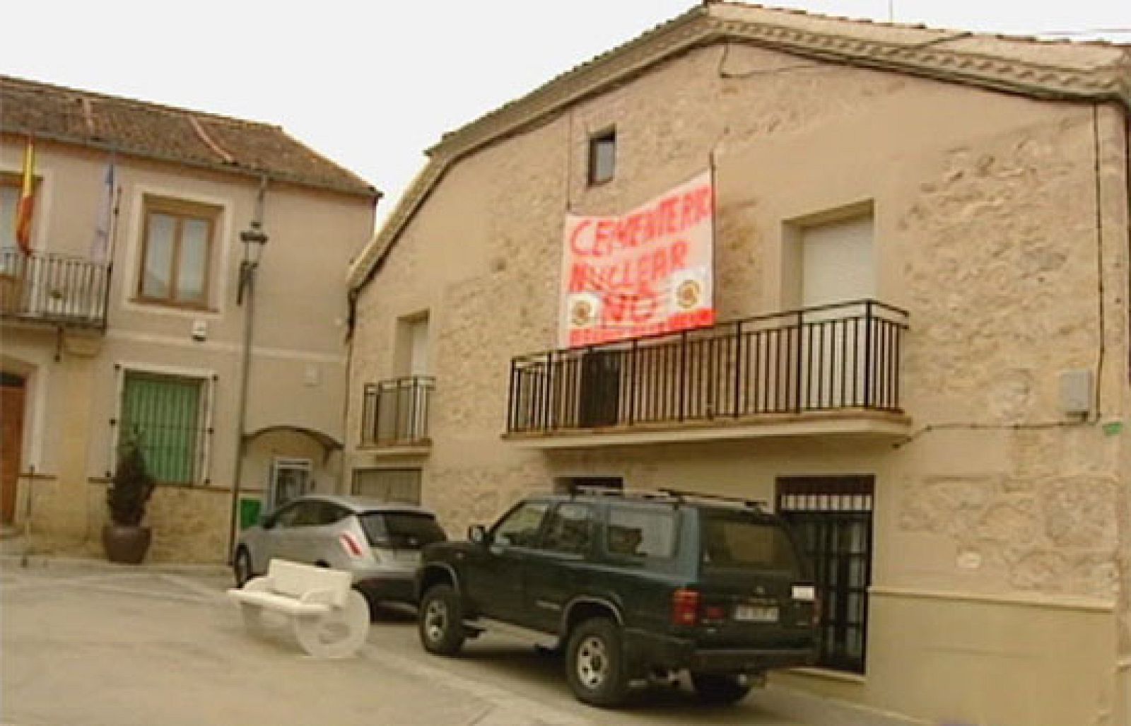 Los ayuntamientos se plantean las ventajas de albergar un almacén de residuos nucleares | Ver