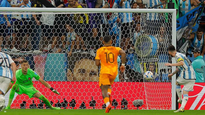  - Messi marca el 0-2 ante Países Bajos de penalti