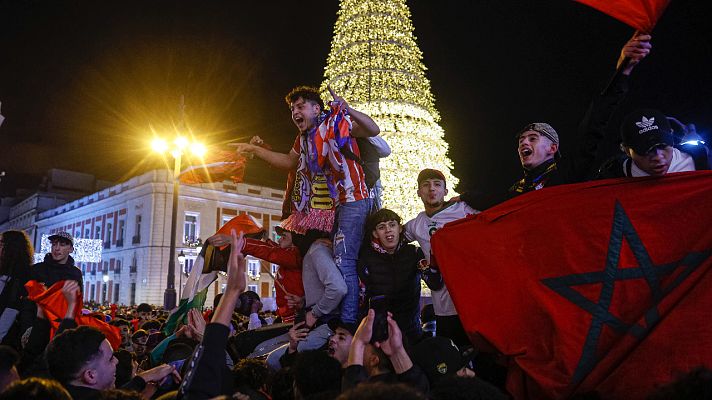 Telediario Fin de Semana - Los marroquís salen a festejar la clasificación a semifinales por toda España