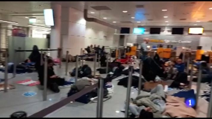L'Informatiu - Atrapats als aeroports de Londres i Munic a l'espera de tornar a casa