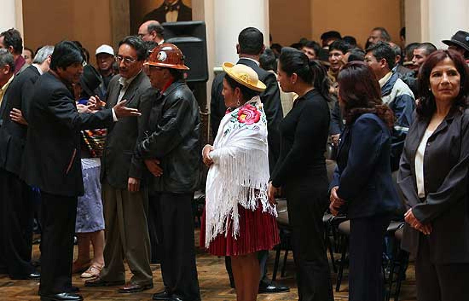 Morales nombra el primer gobierno paritario de la historia de Bolivia | Ver