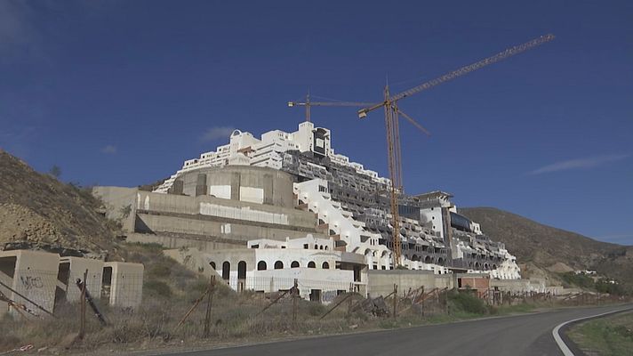 Noticias Andalucía - El Algarrobico seguirá en pie, de momento