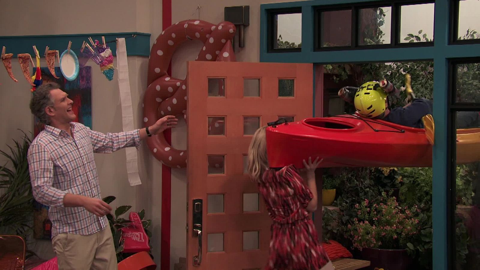 Charlotte se esfuma - Henry Danger | Ver