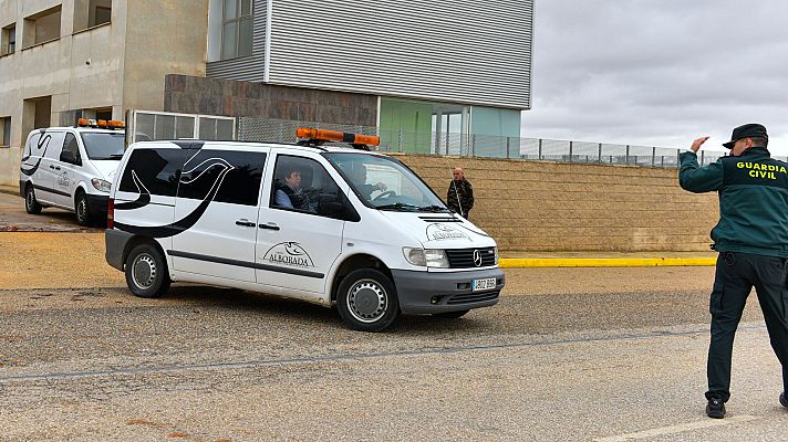 Telediario 1 - Una agente de la Guardia Civil mata a sus dos hijas de 9 y 11 años