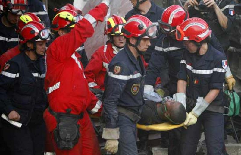 Rescatan a un joven tras pasar 11 días sepultado por el terremoto