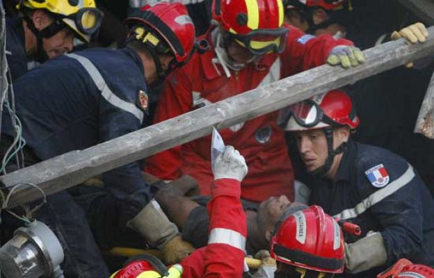  - Once días bajo los escombros