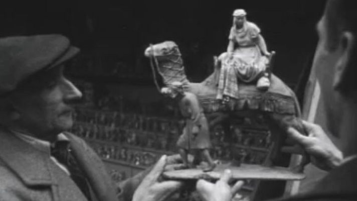 NO-DO - Venta de belenes y adornos de Navidad en Barcelona, en 1951