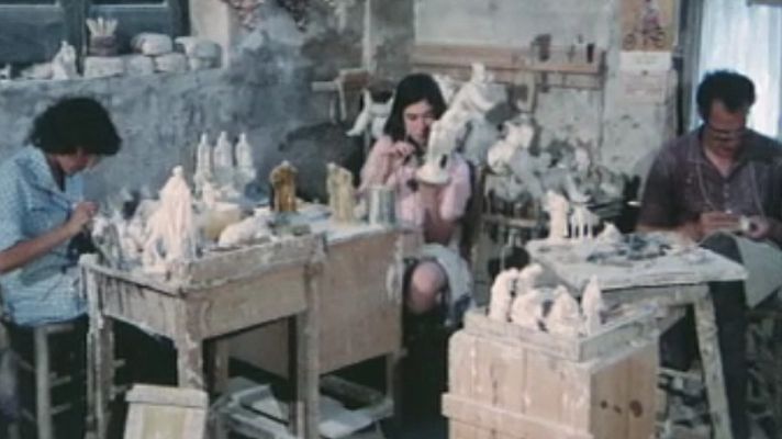 NO-DO - Los artesanos de Olot fabrican a mano los belenes de Navidad