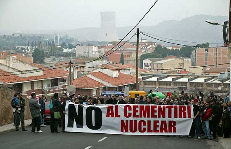 Protesta en Ascó contra el proyecto de cementerio nuclear