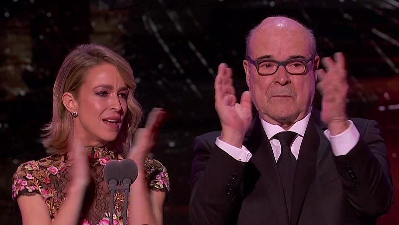 Antonio Resines y Silvia Abascal se emocionan en el homenaje a Verónica Forqué - Premios José María Forqué | Ver