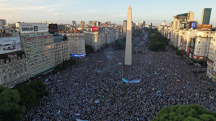 Telediario Matinal - Argentina explota de felicidad tras ganar el Mundial de Qatar