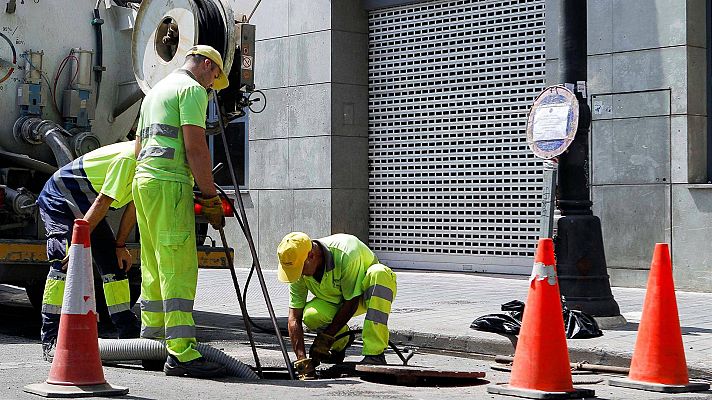 Telediario 1 - Los expertos proponen subir el SMI de 1.046 a 1.082 euros en 2023