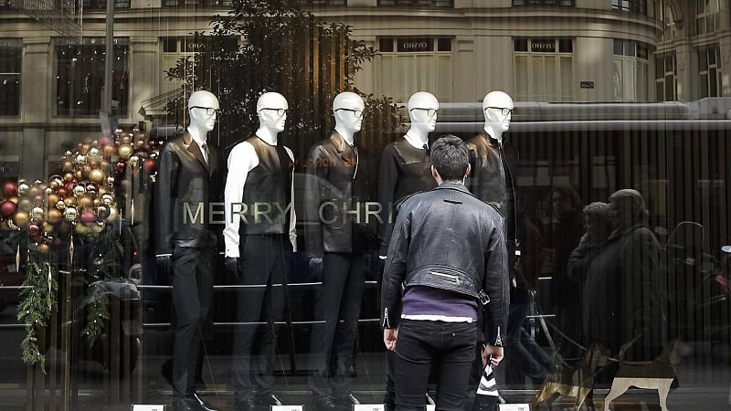 La decoración navideña de los escaparates incentiva las ventas | Ver