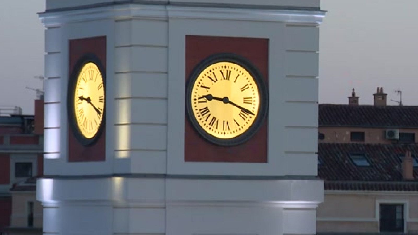 El reloj de la Puerta del Sol de Madrid se prepara para las campanadas | Ver