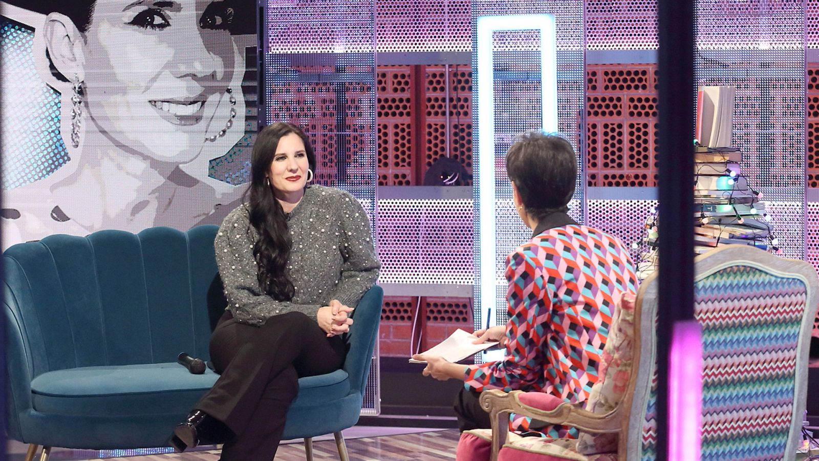 Entrevista a la música y actriz Diana Navarro - Culturas 2 | Ver