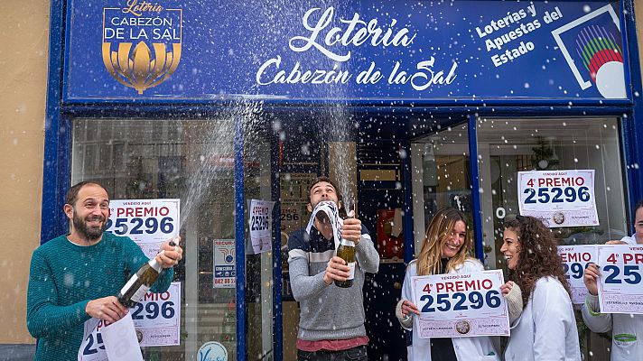Telediario 1 - Los cuartos y quintos premios de la Lotería de Navidad 2022 llevan suerte a media España