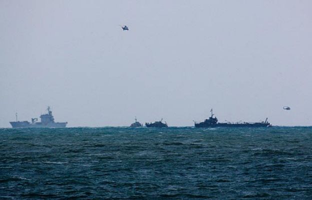  - Cae un avión al mar con 90 personas