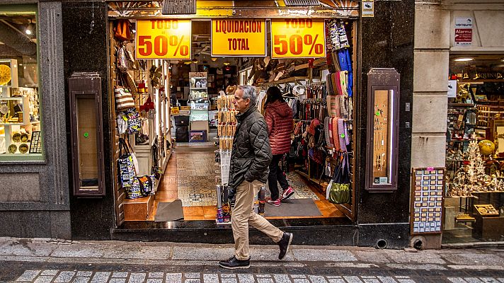 Telediario 1 - La actividad económica se frenó más de lo esperado en el tercer trimestre, según el INE