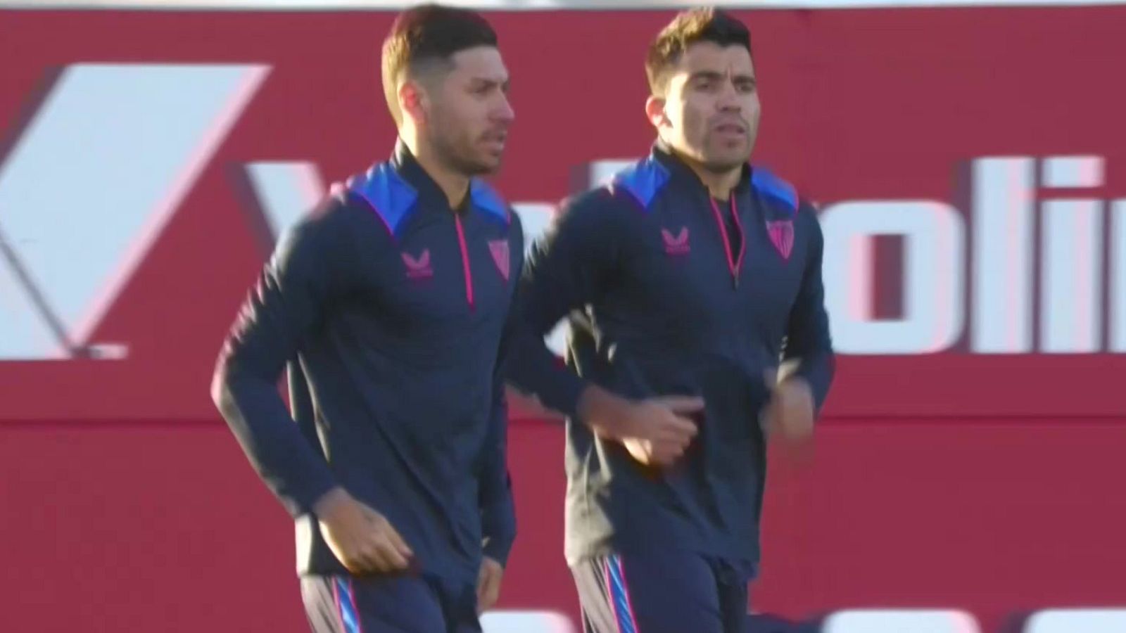 El Sevilla se entrena con sus campeones del mundo - ver ahora