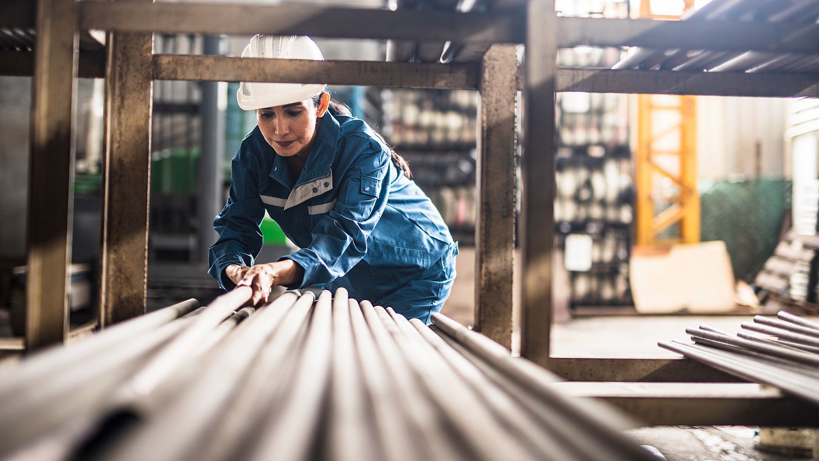 La temporalidad se reduce casi seis puntos en el primer año de la reforma laboral | Ver