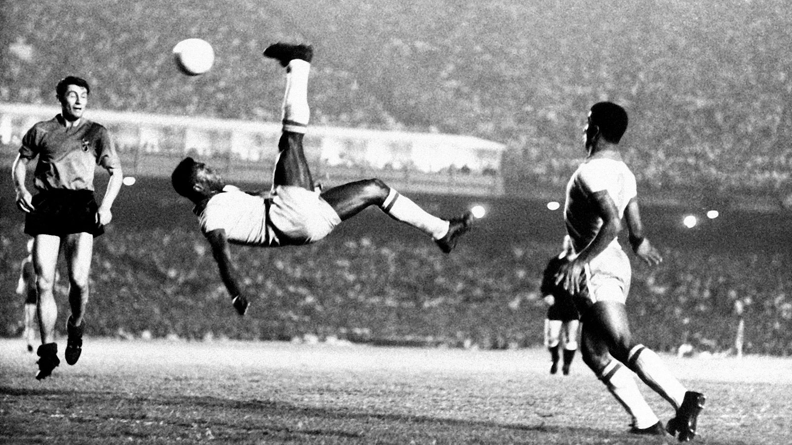 Las chilenas de Pelé, un recurso futbolístico y cinematográfico