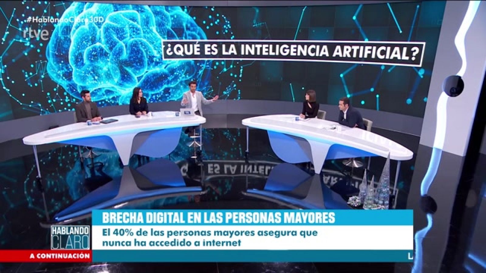 Ana Pina: "Es muy dramático que las personas mayores se queden atrás"